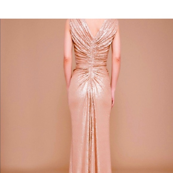 Magnificent Tadashi ruched  and sequins evening gown - Picture 16 of 16